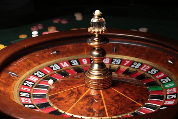 Poker hand rankings displayed on siptogel Caribbean Stud table