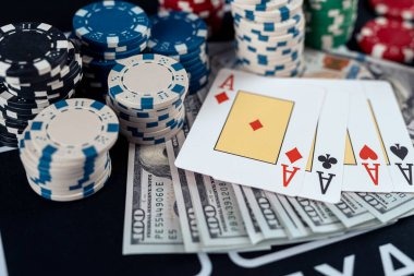 French Roulette wheel and betting layout on siptogel